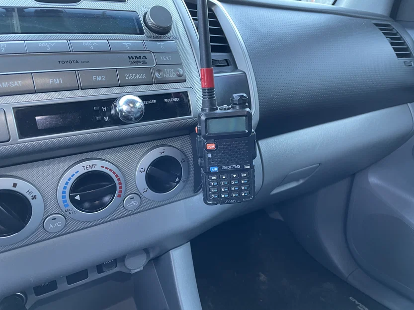 Giá gắn bộ đàm HAM cho Tacoma (Tacoma HAM Radio Mount) - Image 1