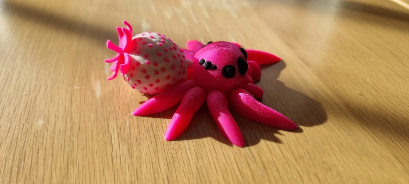 Nhện nhảy dâu tây – articulated flexi toy - Image 2
