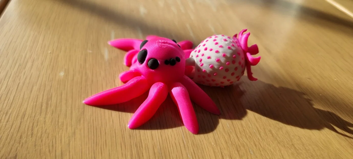 Nhện nhảy dâu tây – articulated flexi toy - Image 3