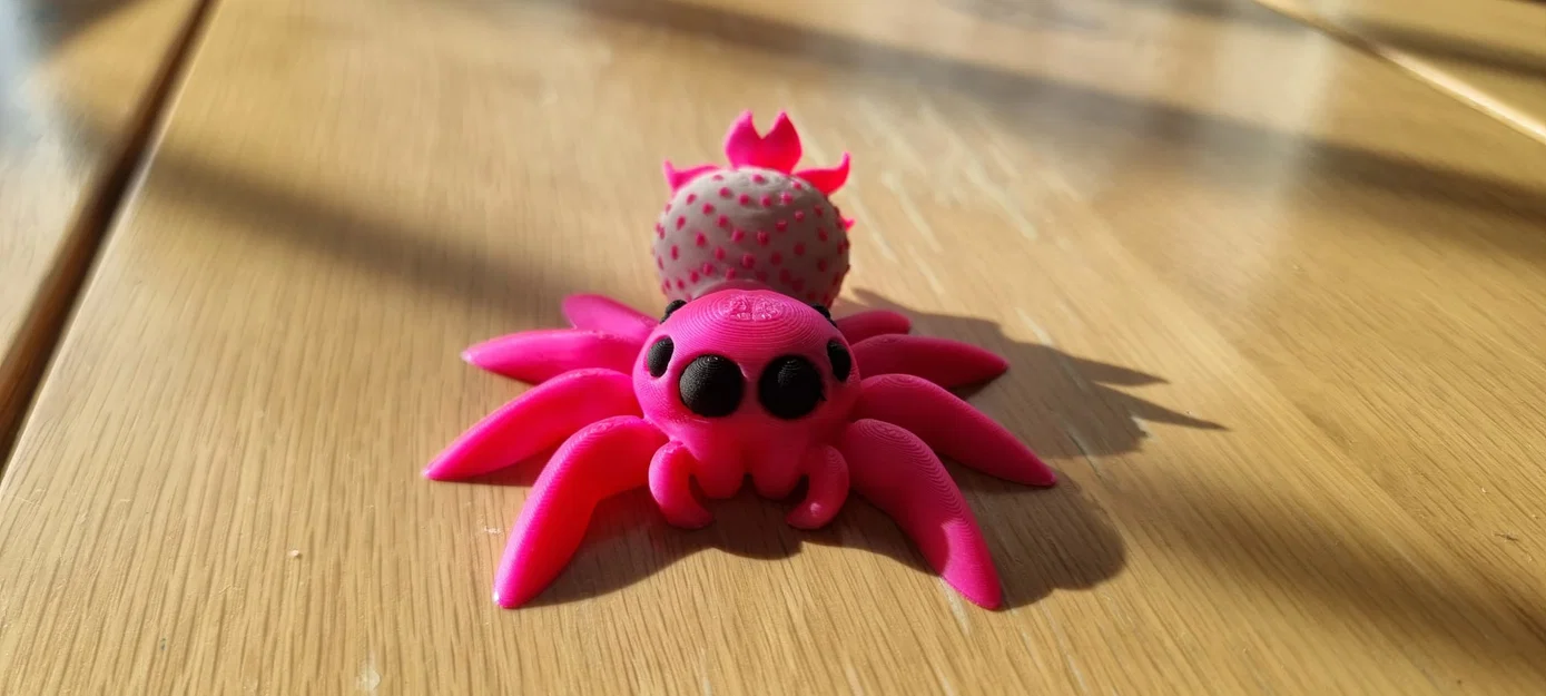 Nhện nhảy dâu tây – articulated flexi toy - Image 4