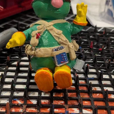 Mô hình nhân vật Doozer (Fraggle Rock) ngồi lái xe cực dễ thương