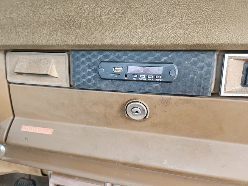 Mặt dưỡng 3D lắp radio Bluetooth cho xe Jeep J10 J20 Wagoneer - Image 2