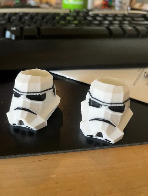 Ống cắm bút Stormtrooper phong cách Low Poly cho fan Star Wars - Image 1