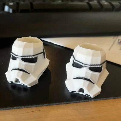Ống cắm bút Stormtrooper phong cách Low Poly cho fan Star Wars