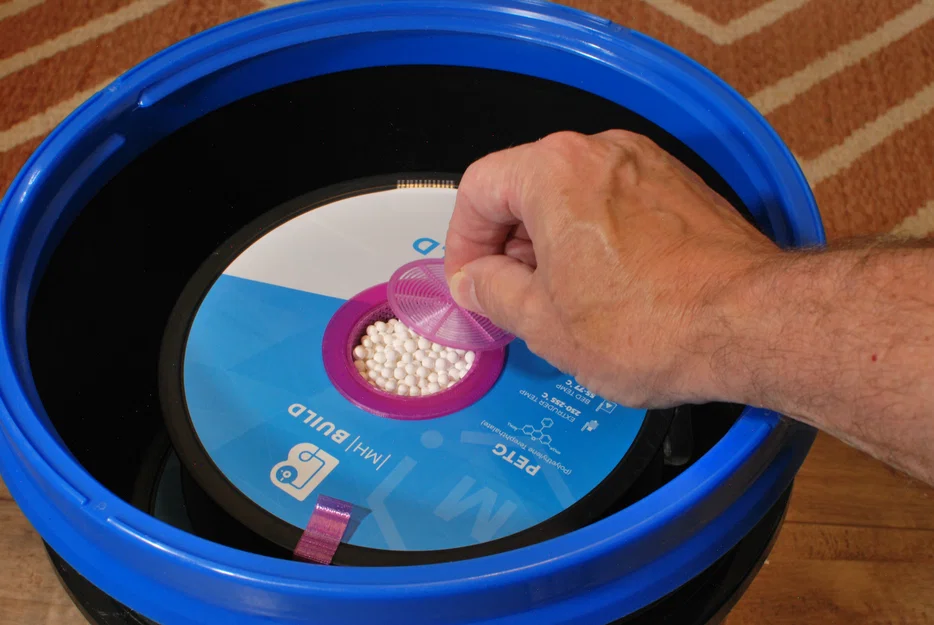 Giá đựng hạt hút ẩm cho bucket (Bucket desiccant holder) - Image 3