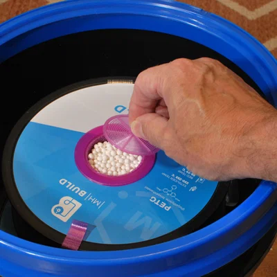 Giá đựng hạt hút ẩm cho bucket (Bucket desiccant holder)