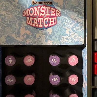 Khay in 3D lưu trữ Pathfinder Monster Match cho thẻ bọc túi