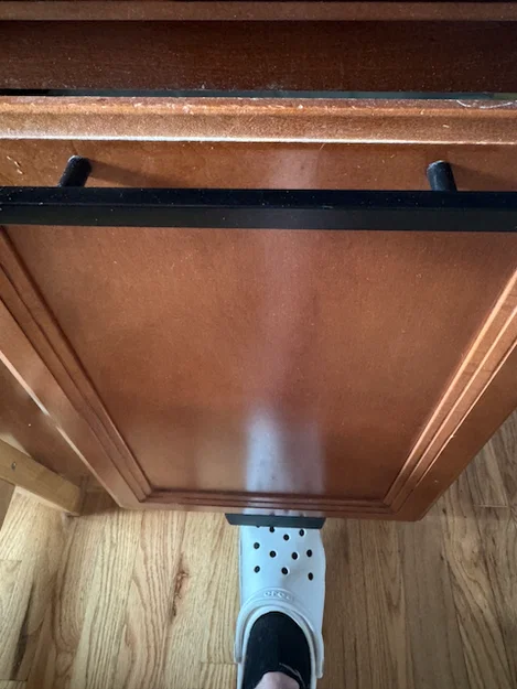 Tay Kéo Chân Cho Tủ Bếp (Kitchen Cabinet Foot Pull) - Image 3