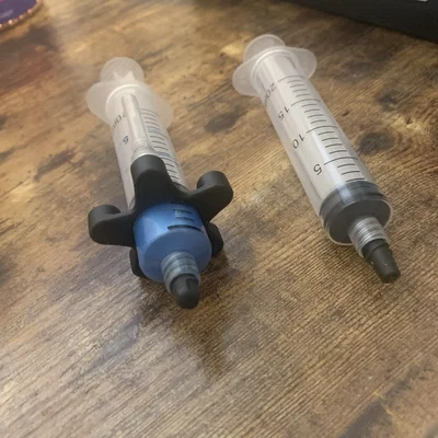 Syringe Luer Tips – Bộ đầu tip và khay giữ cho ống tiêm 20ml