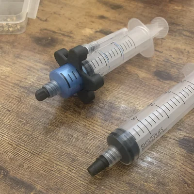 Syringe Luer Tips – Bộ đầu tip và khay giữ cho ống tiêm 20ml
