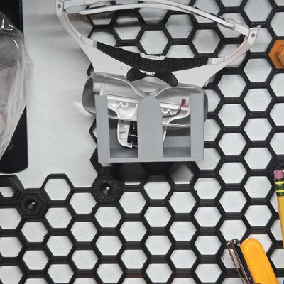 Giá treo kính lúp LED và kính mát gắn bảng HWS (Honeycomb Wall)