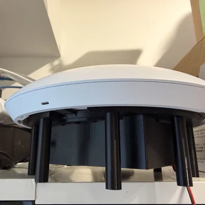 Tấm lưng Unifi U7 Pro kèm stand gắn quạt