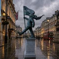 Tượng Banksy ở London (Banksy statue London) - Thumbnail 1