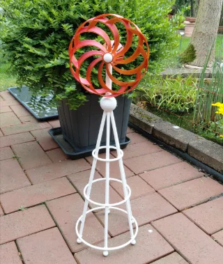 Chong chóng có giá đỡ cho cây (Pinwheel with plant support) - Image 1