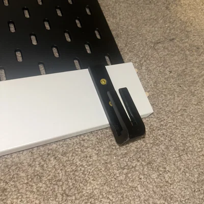 Móc Treo Radiator Có Lỗ Bắt Vít (Radiator Hook with Screw Holes)