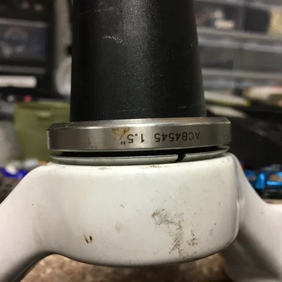 Lower crown race cho phuộc tapered 1.5"