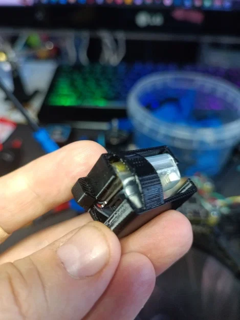 GEPRC/Phisital Mark 5 — Holder buzzer JHE42B kèm bảo vệ cáp coaxial - Image 1