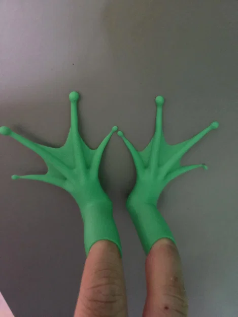 Bàn Chân Ếch Đeo Ngón Tay (Frog Feet Finger Fidget) - Image 2
