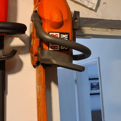 Móc treo tường cho máy cưa xích Husqvarna (Chainsaw Hook)