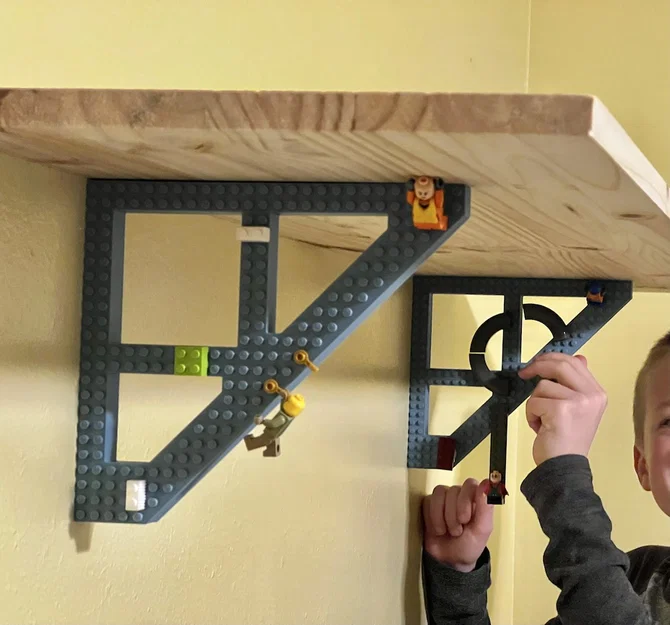 Ke đỡ kệ trưng bày mô hình Lego độc đáo cho không gian sáng tạo - Image 1