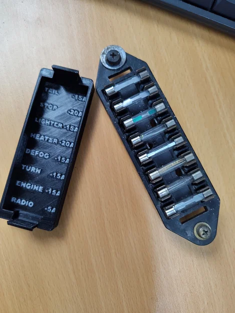 Nắp hộp cầu chì Celica RA (Celica RA FuseBox Cover) - Image 1