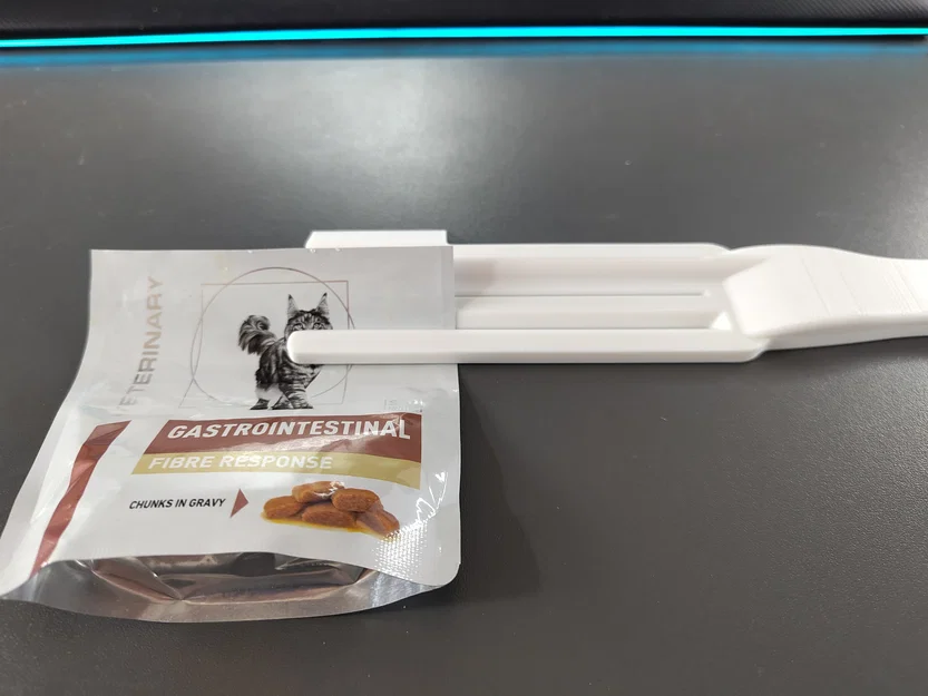 Dụng cụ bóp túi thức ăn mèo nâng cao (Advanced cat food bag squeezer) - Image 3