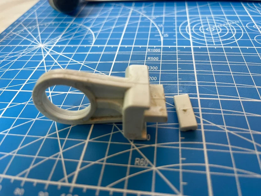 Ngàm giữ van phao bồn cầu (Toilet Fill Valve Bracket) bền chắc - Image 1
