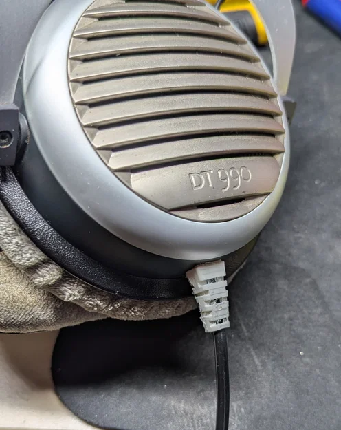 Beyerdynamic DT 990 Premium — Thay strain relief chống gãy dây cáp - Image 1