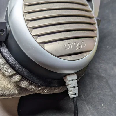 Beyerdynamic DT 990 Premium — Thay strain relief chống gãy dây cáp