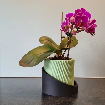 Chậu trồng cây gân sọc (Ribbed planter pot)
