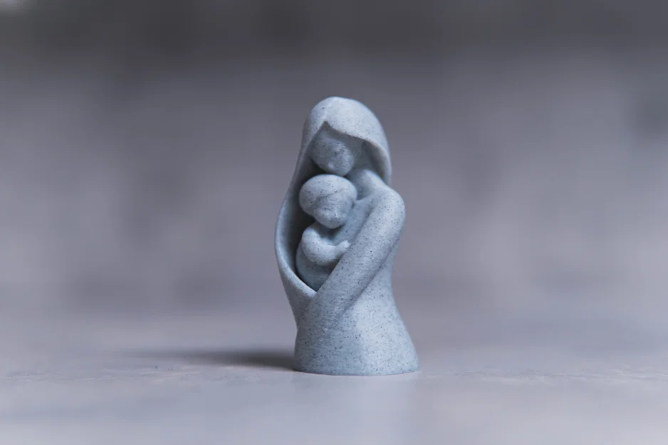 Mother – Tượng điêu khắc tối giản về tình mẫu tử - Image 2