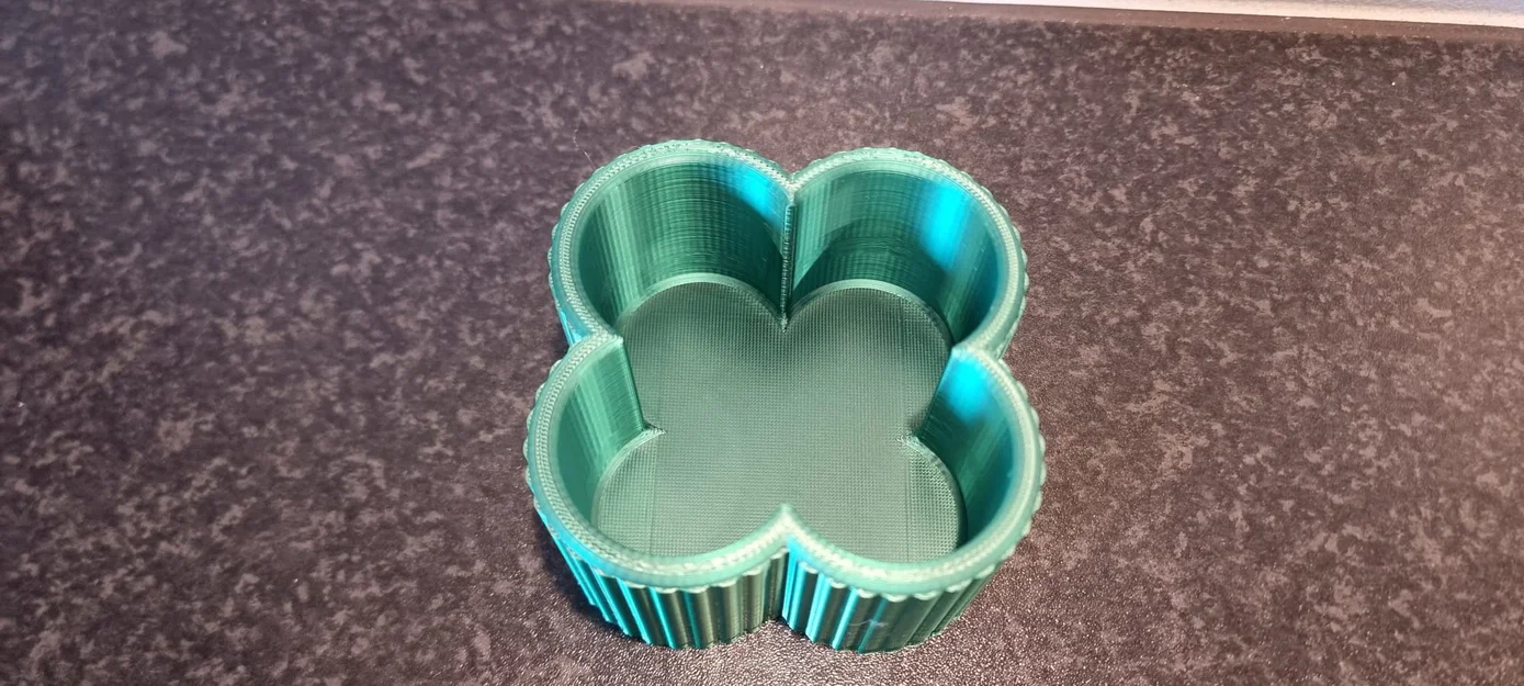 Hộp trang trí hình cỏ bốn lá (Decorative clover box) - Image 2