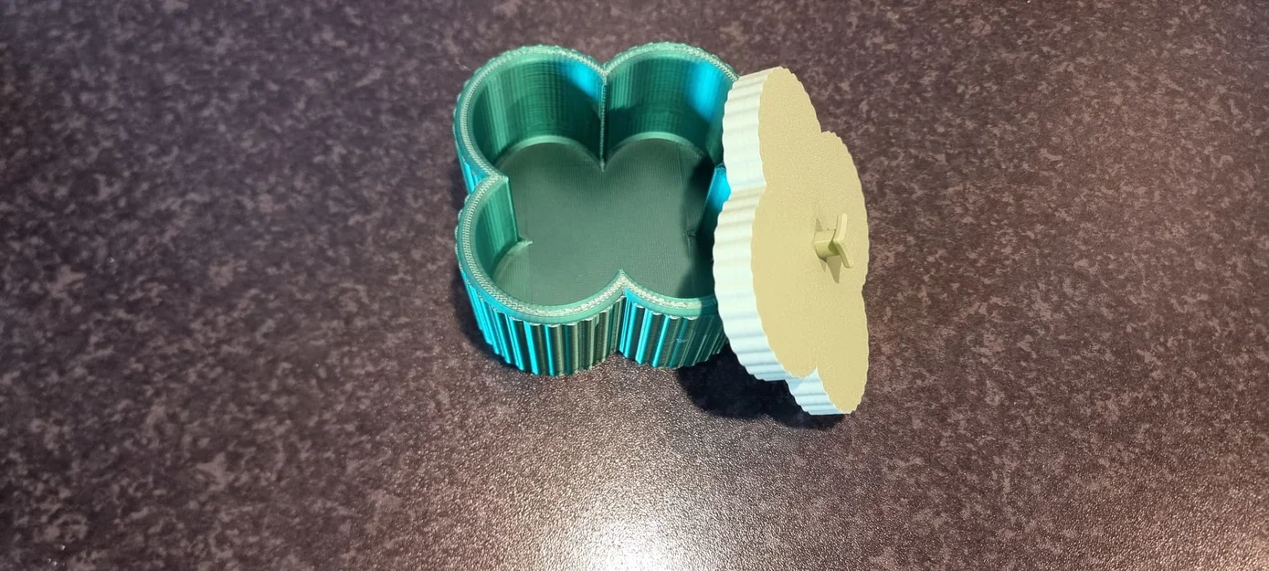Hộp trang trí hình cỏ bốn lá (Decorative clover box) - Image 4