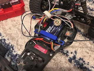 Khay pin 5600 (5600 battery holder) cho amp mt RC car - Image 1