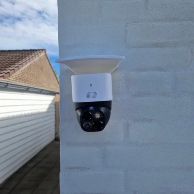 Giá treo tường có mái che bảo vệ cho camera Eufy S340