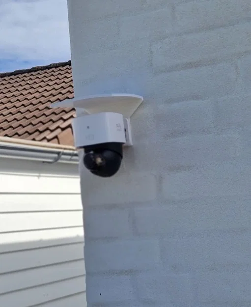 Giá treo tường có mái che bảo vệ cho camera Eufy S340 - Image 2