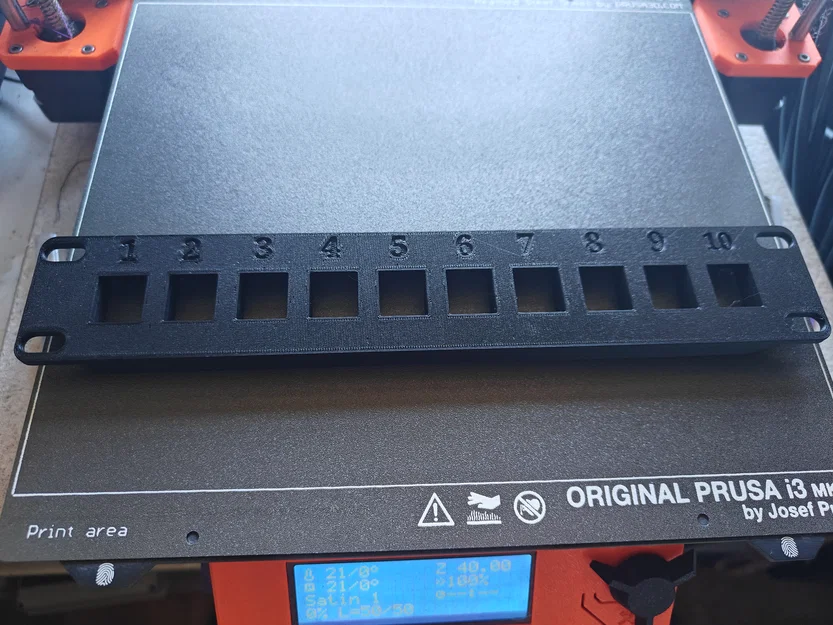 Patch panel 10 inch có đánh số - Giải pháp quản lý dây mạng thông minh - Image 1