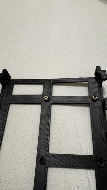 Khay gắn Raspberry Pi cho Rack mount của Doug Meeks (File 3D) - Image 1
