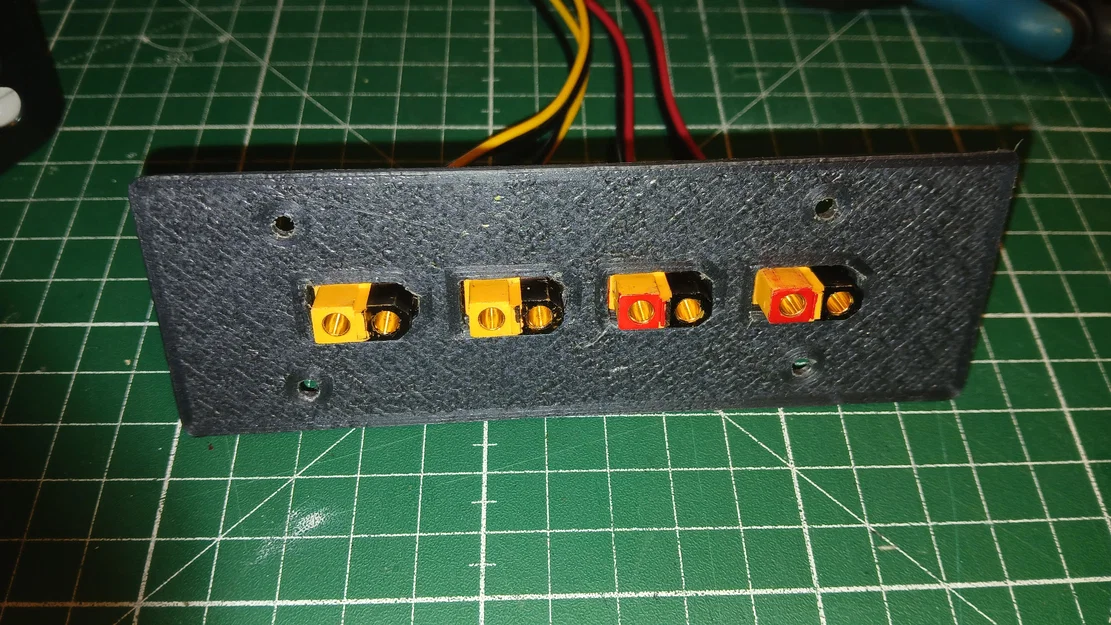 XT60 quad panel – Tấm panel gắn 4 cổng XT60 - Image 1