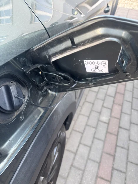 Dacia Sandero Stepway III – Ngàm giữ adapter LPG nam châm (TPU/ASA) - Image 2