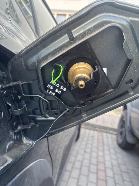 Dacia Sandero Stepway III – Ngàm giữ adapter LPG nam châm (TPU/ASA) - Image 4