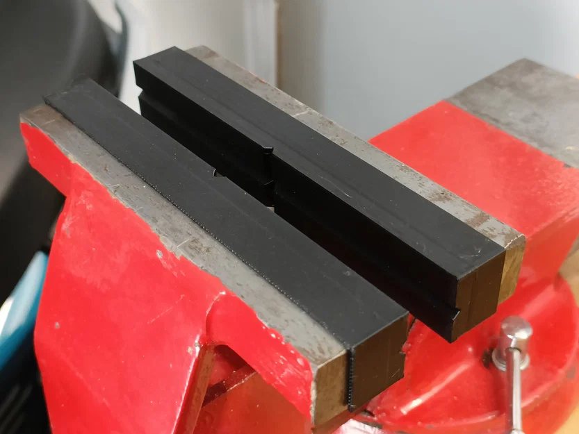 Ốp bảo vệ hàm ê tô 134mm có nam châm (TPU Magnetic Bench Vise Jaw) - Image 1