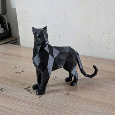Mô hình Báo Đen Low Poly - Tác phẩm nghệ thuật trang trí 3D tinh tế