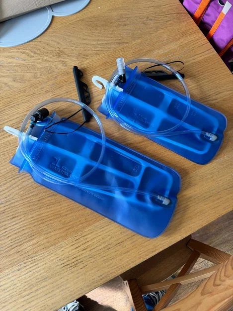 Giá phơi túi nước Hydration Bladder Dryer (Decathlon 1L/2L) - Image 1