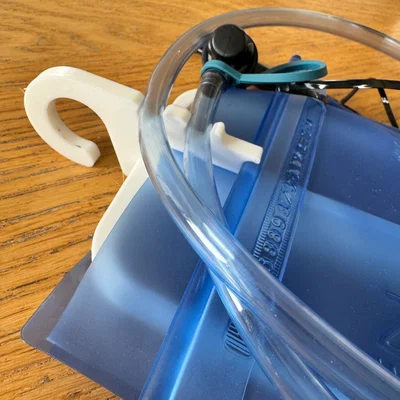 Giá phơi túi nước Hydration Bladder Dryer (Decathlon 1L/2L)