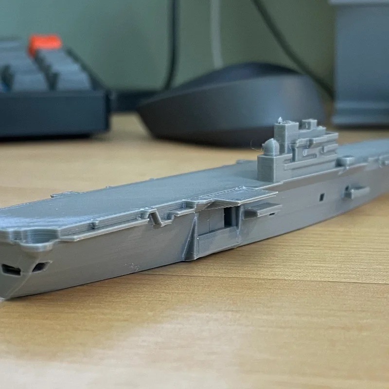 Mô hình USS Tripoli (LPH-10) – tàu đổ bộ tấn công lớp Iwo Jima
