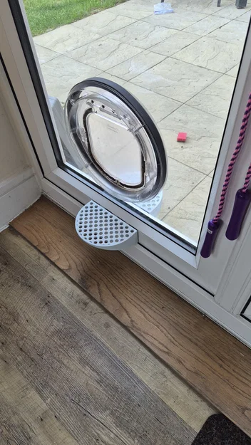 Bậc thang mini cho mèo (Cat Step) gắn cửa UPVC tiện lợi - Image 1
