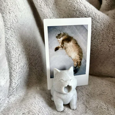 Mô hình chú mèo ngáp giữ ảnh để bàn siêu dễ thương