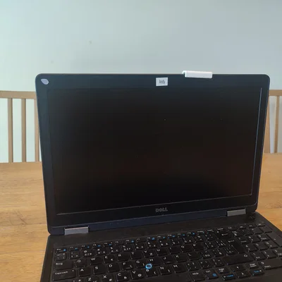 Giá treo ổ cứng ngoài lên màn hình laptop gọn gàng