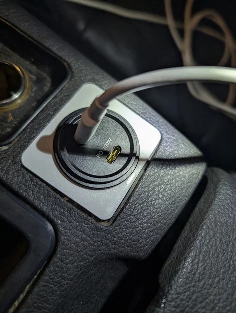 Tấm che hộc xu 3000GT (blank) + RV USB C Charger - Image 2